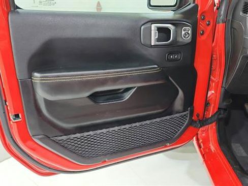 Used 2025 Jeep Wrangler Unlimited Sahara AWD/4WD image 26