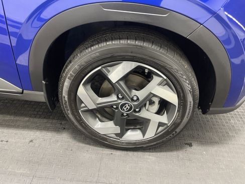 Used 2023 Hyundai Venue Limited image 28