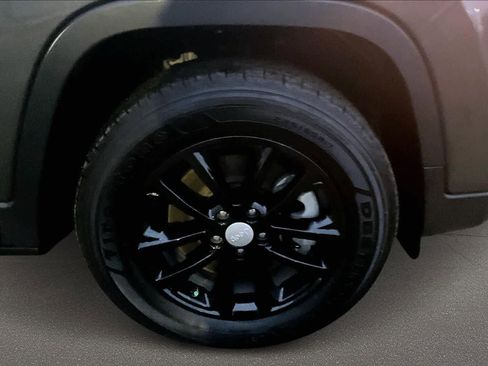 Used 2022 Jeep Cherokee Latitude Lux w/ Sun & Sound Group image 40