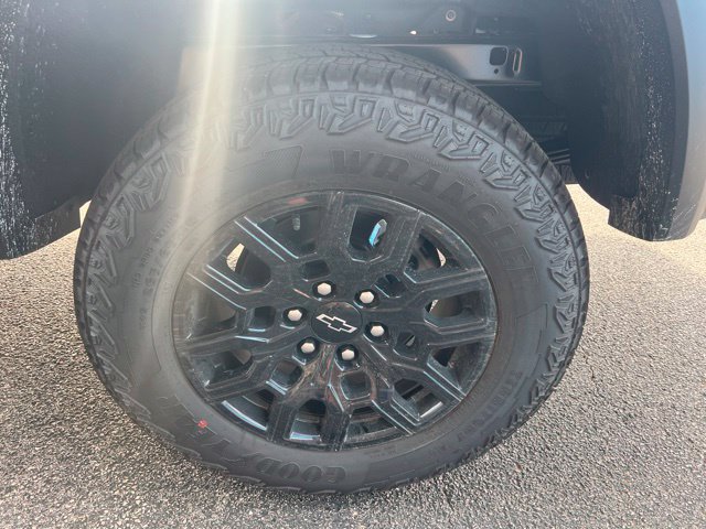 New 2026 Chevrolet Colorado Trail Boss w/ Off-Road Front Bumper Package AWD/4WD image 9