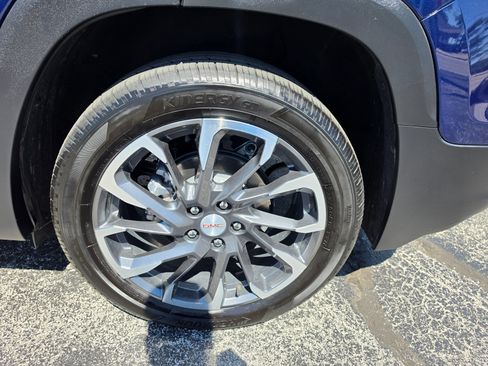 Used 2023 GMC Terrain SLT w/ Tech Package FWD image 15