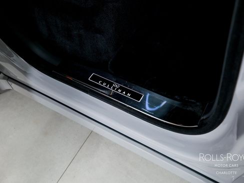 Used 2026 Rolls-Royce Cullinan Black Badge AWD/4WD image 33