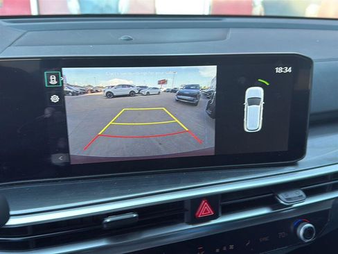 Used 2024 Kia Sorento S FWD image 6