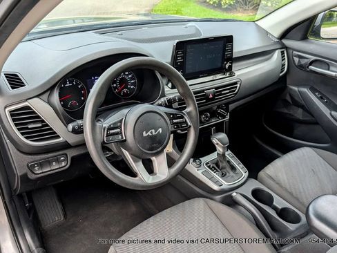 Used 2023 Kia Seltos LX AWD/4WD image 3