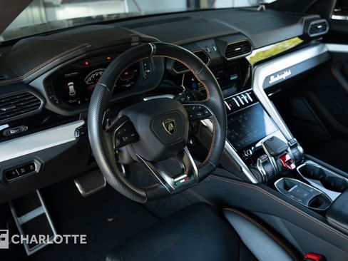 Used 2021 Lamborghini Urus AWD/4WD image 20