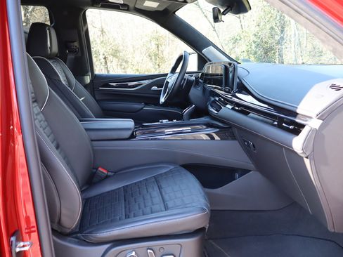 Used 2024 Cadillac Escalade V w/ LPO, ONYX Package image 22