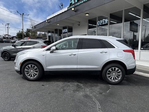 Used 2017 Cadillac XT5 Luxury w/ Driver Awareness Package image 3