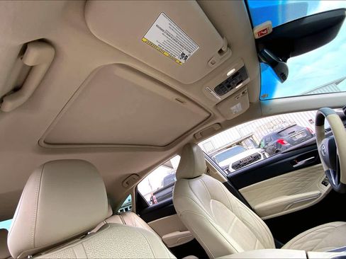 Used 2020 Toyota Avalon Limited image 13