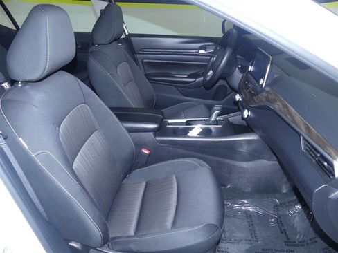 Used 2025 Nissan Altima 2.5 SV image 8