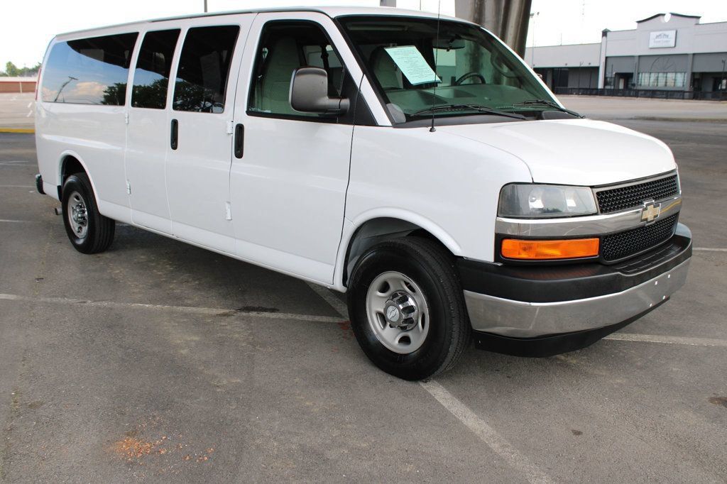 Used 2017 Chevrolet Express 3500 LT w/ LT Preferred Equipment Group RWD image 4