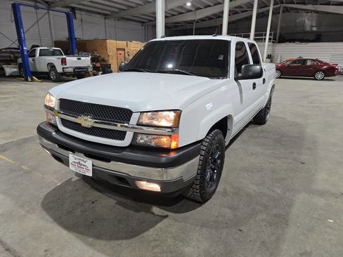 Used 2005 Chevrolet Silverado 1500 4x4 Crew Cab w/ Safe And Sound Package image 3