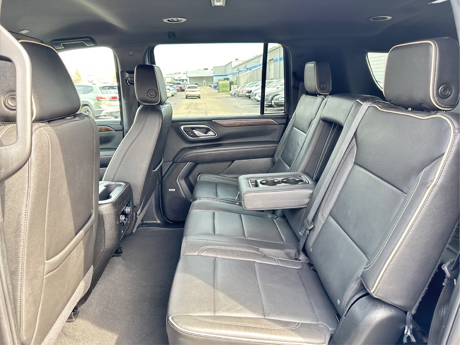 Used 2024 Chevrolet Suburban Premier AWD/4WD image 10