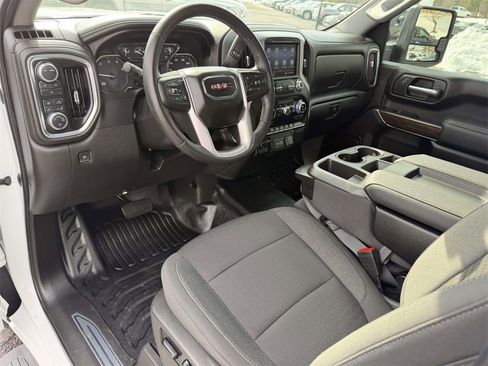Used 2023 GMC Sierra 2500 SLE w/ SLE Convenience Package image 2