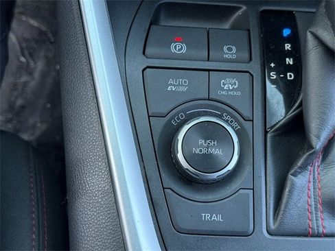 Used 2024 Toyota RAV4 SE w/ Weather & Moonroof Package image 23