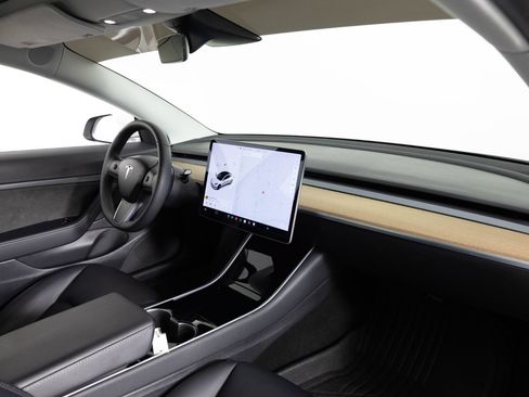 Used 2020 Tesla Model 3 Standard Range RWD image 23