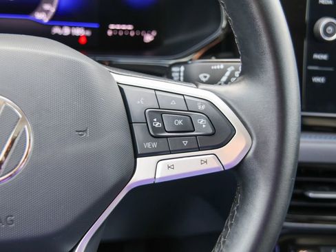 Used 2024 Volkswagen Taos SE image 12