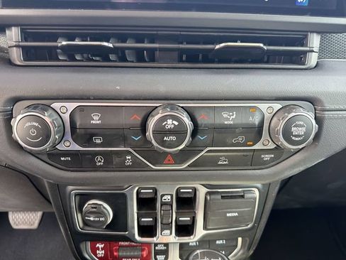 Used 2024 Jeep Wrangler Unlimited Rubicon AWD/4WD image 20