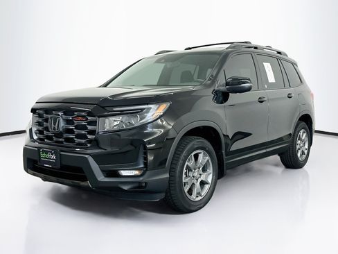 Used 2025 Honda Passport TrailSport image 3