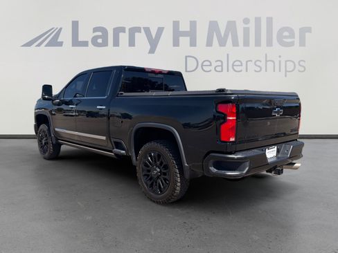 Used 2025 Chevrolet Silverado 2500 High Country w/ High Country Premium Package AWD/4WD image 4