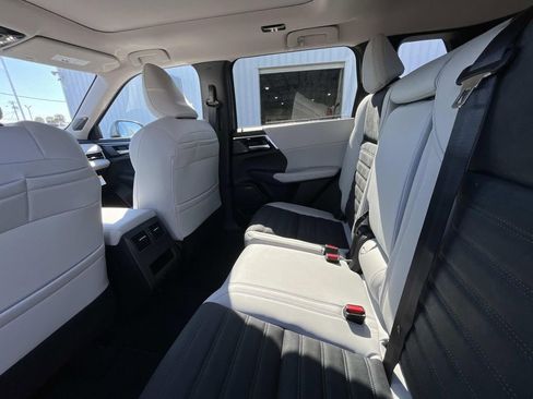 New 2026 Mitsubishi Outlander SE FWD image 11