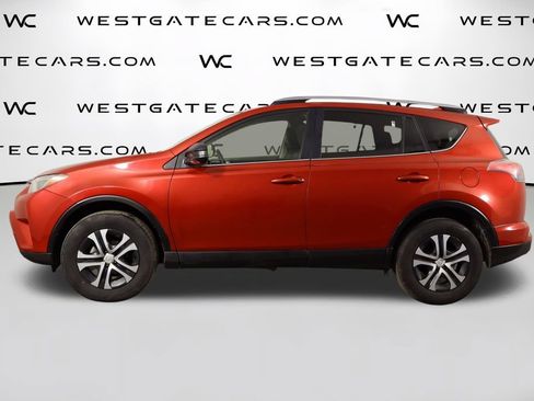 Used 2017 Toyota RAV4 LE FWD image 5