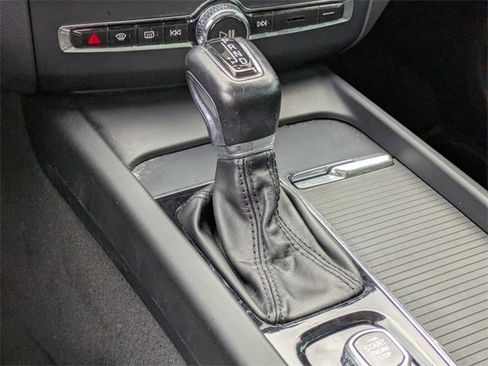 Used 2020 Volvo XC60 T5 Momentum image 14
