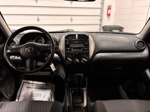Used 2004 Toyota RAV4 4WD image 12