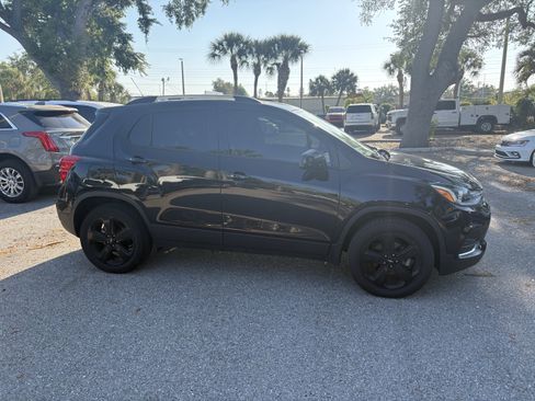 Used 2018 Chevrolet Trax Premier w/ Midnight Edition image 8