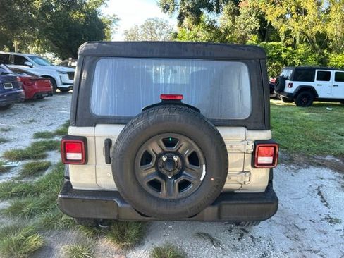 Used 2022 Jeep Wrangler Unlimited Sport AWD/4WD image 17