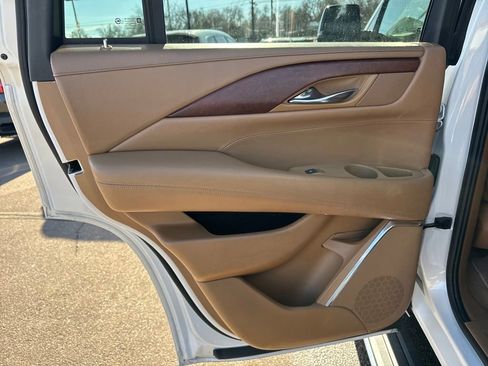 Used 2016 Cadillac Escalade Platinum image 33