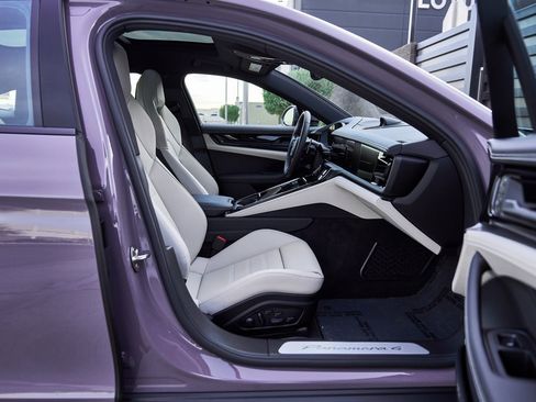 Used 2025 Porsche Panamera 4 w/ Premium Package image 29