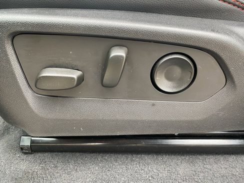 Used 2024 Chevrolet Colorado Z71 w/ Z71 Convenience Package 2 image 10