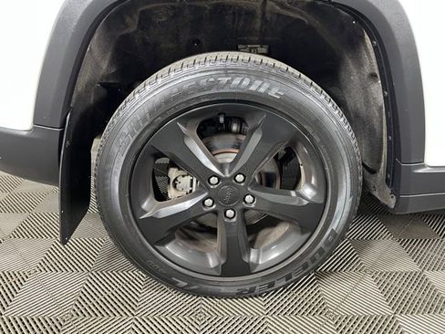 Used 2023 Jeep Grand Cherokee Altitude image 12