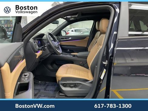 Used 2025 Volkswagen Atlas Cross Sport SEL R-Line image 9
