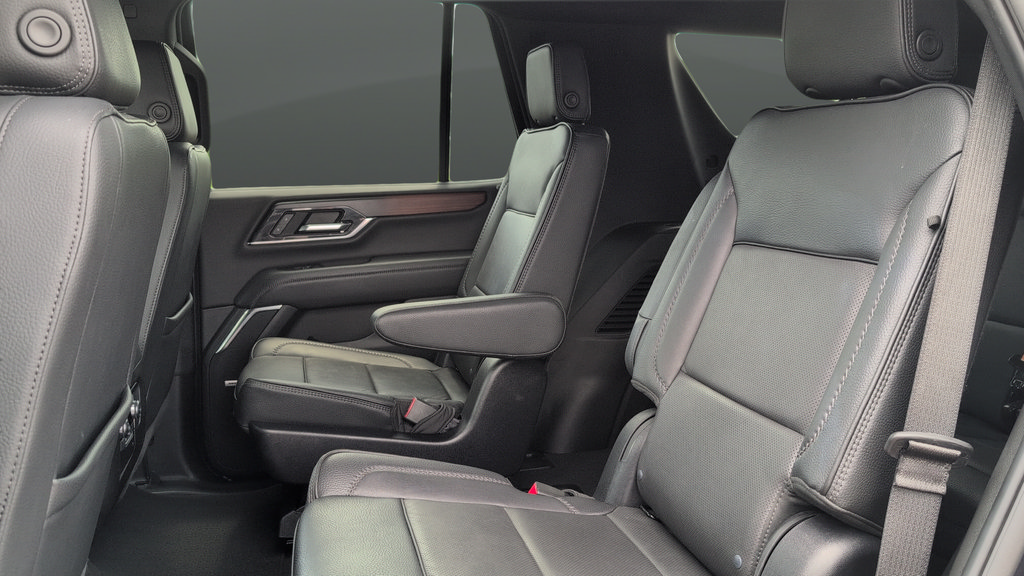Used 2025 GMC Yukon Denali AWD/4WD image 15