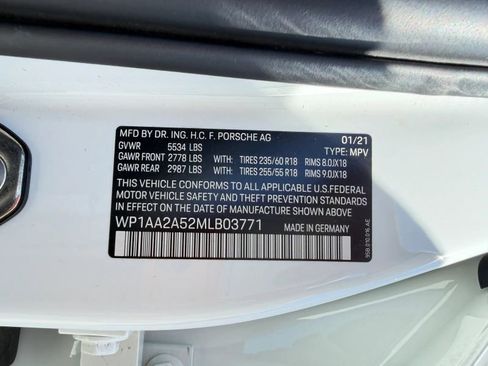 Used 2021 Porsche Macan AWD/4WD image 39