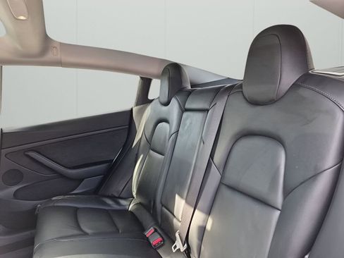 Used 2021 Tesla Model 3 Standard Range Plus image 19