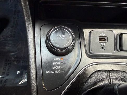 Used 2020 Jeep Cherokee Limited AWD/4WD image 10