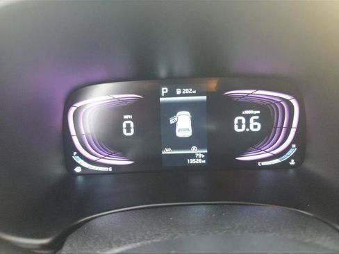 Used 2025 Kia Soul LX w/ LX Technology Package FWD image 6