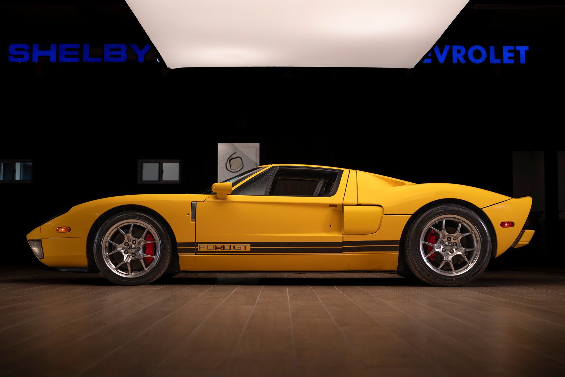Used 2005 Ford GT RWD image 24