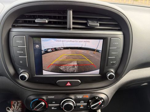 Used 2025 Kia Soul LX w/ LX Technology Package image 17