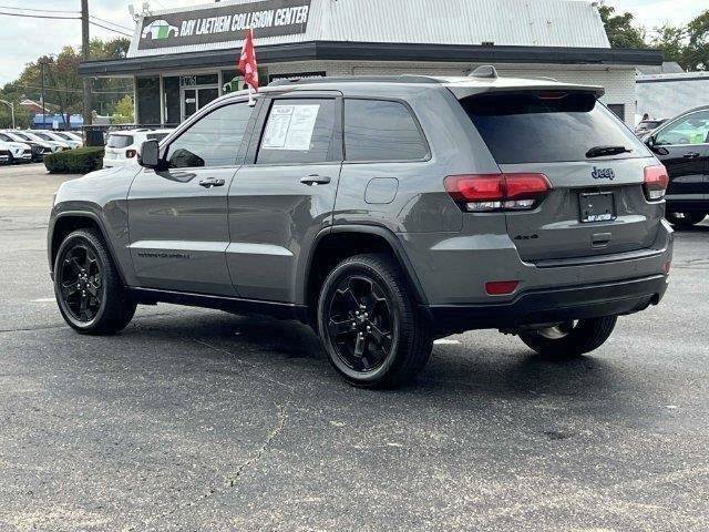 Used 2020 Jeep Grand Cherokee Laredo AWD/4WD image 3
