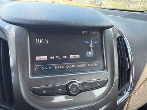Used 2017 Chevrolet Cruze LT FWD image 11
