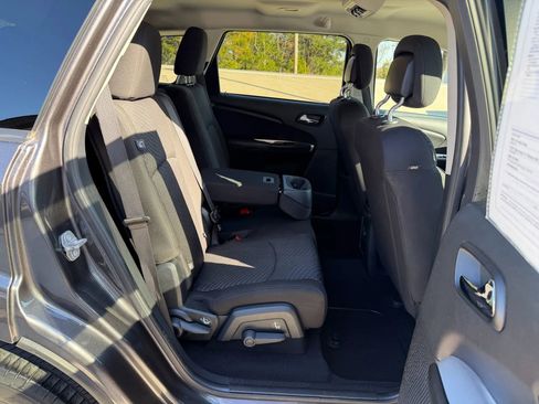 Used 2017 Dodge Journey SE w/ Flexible Seating Group image 40