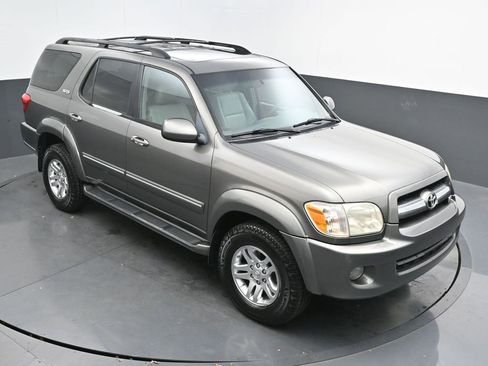 Used 2005 Toyota Sequoia SR5 image 36