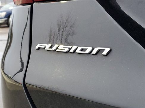 Used 2018 Ford Fusion SE w/ Fusion SE Technology Package image 6