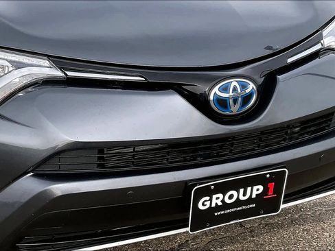 Used 2018 Toyota RAV4 Limited image 29