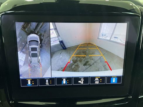 Used 2023 Chevrolet Traverse High Country image 25