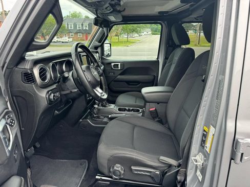 Used 2020 Jeep Wrangler Unlimited Sahara AWD/4WD image 12