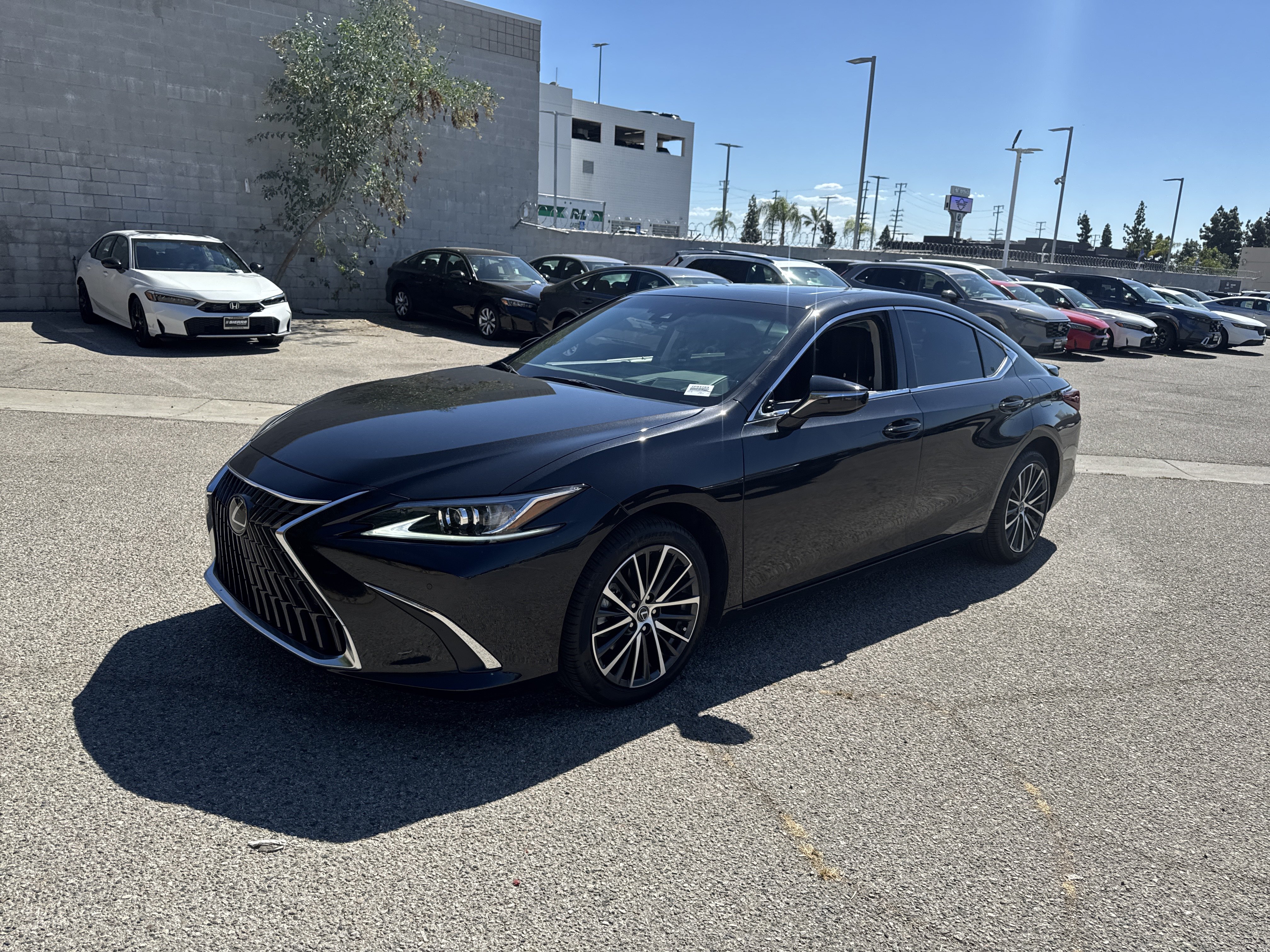 Used 2024 Lexus ES 300h w/ Premium Package FWD image 9